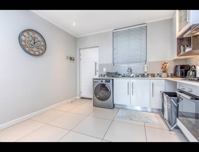 2 BEDROOM APARTMENT BLOCK TO LET IN ROSEBANK